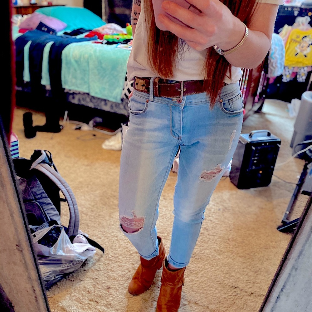 Distressed Skinny Jeans - Picture 3 of 5